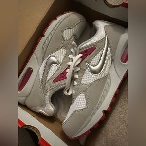 Size 8.5 Nike Women's Air Max Tennis Shoe
